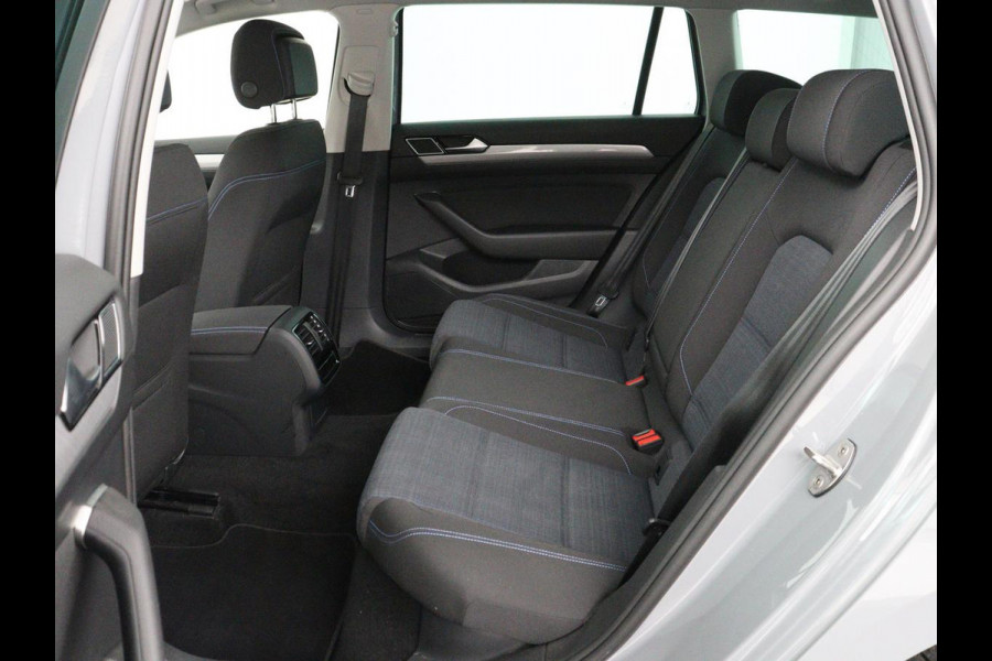 Volkswagen Passat 1.4 TSI PHEV GTE Business | Adaptive Cruise | Stoelverwarming | Trekhaak | Carplay | Massage | Camera
