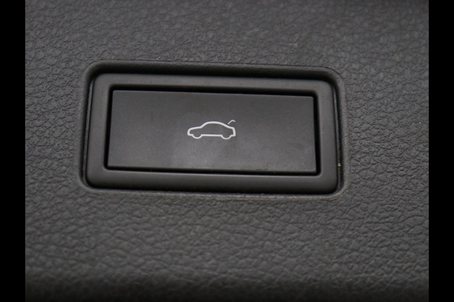 Volkswagen Passat 1.4 TSI PHEV GTE Business | Adaptive Cruise | Stoelverwarming | Trekhaak | Carplay | Massage | Camera