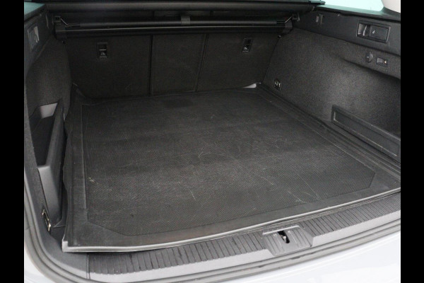 Volkswagen Passat 1.4 TSI PHEV GTE Business | Adaptive Cruise | Stoelverwarming | Trekhaak | Carplay | Massage | Camera