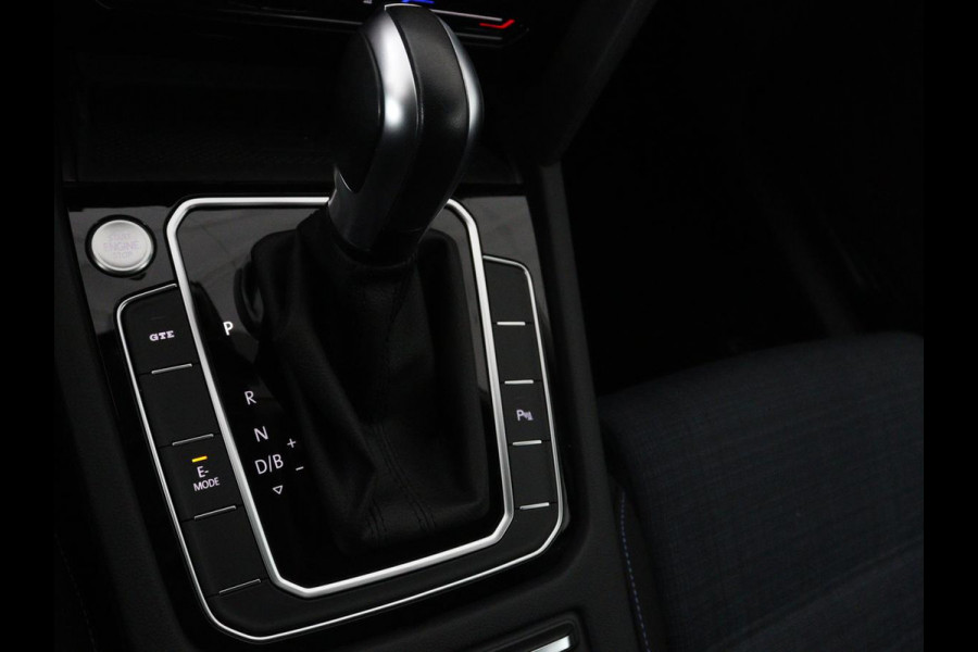 Volkswagen Passat 1.4 TSI PHEV GTE Business | Adaptive Cruise | Stoelverwarming | Trekhaak | Carplay | Massage | Camera