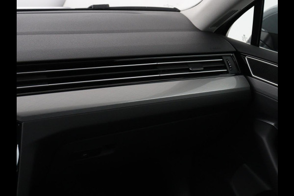 Volkswagen Passat 1.4 TSI PHEV GTE Business | Adaptive Cruise | Stoelverwarming | Trekhaak | Carplay | Massage | Camera