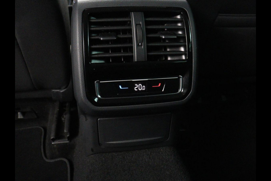 Volkswagen Passat 1.4 TSI PHEV GTE Business | Adaptive Cruise | Stoelverwarming | Trekhaak | Carplay | Massage | Camera