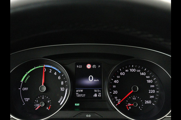 Volkswagen Passat 1.4 TSI PHEV GTE Business | Adaptive Cruise | Stoelverwarming | Trekhaak | Carplay | Massage | Camera