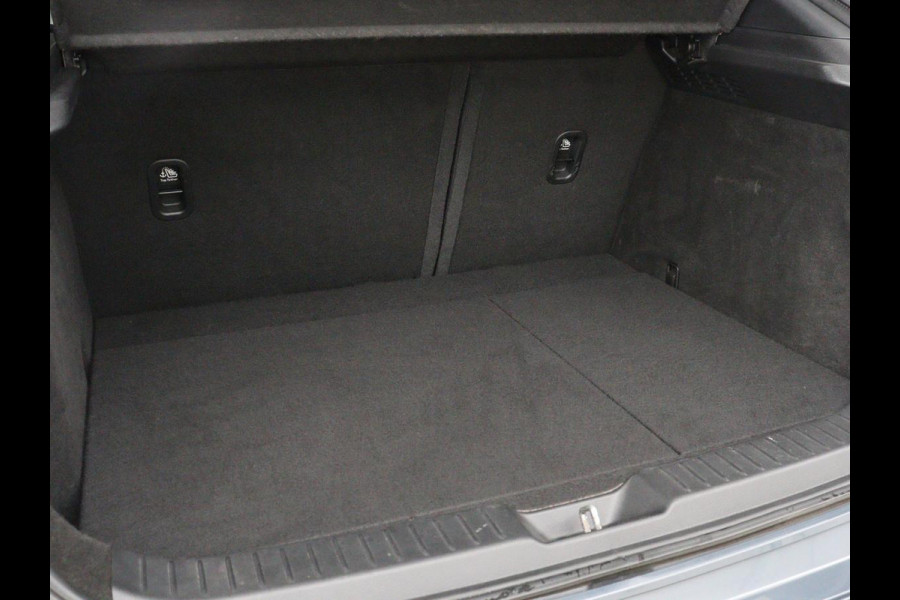 Mazda CX-30 2.0 e-SkyActiv-G M Hybrid Comfort | Leder | Stoel & Stuurverwarming | Adaptive Cruise | Trekhaak | Head-up | Camera