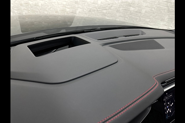 Audi Q8 60e 490pk Competition RS-Stoelen | 4WS Achteras Besturing | OLED | Laser | SQ8 Uitgevoerd | Massage | Ventilatie | Valcona Leder 23'' | Alcantara hemel | Head-Up | Soft-Close | Panodak | 2x Memory | Trekhaak | Keyless-Entry | Luchtvering | Nw.Pr. 155.000,= | Nieuw! 13km 2026 | Fabrieksgarantie | Direct rijden.