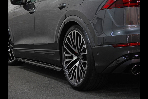 Audi Q8 60e 490pk Competition RS-Stoelen | 4WS Achteras Besturing | OLED | Laser | SQ8 Uitgevoerd | Massage | Ventilatie | Valcona Leder 23'' | Alcantara hemel | Head-Up | Soft-Close | Panodak | 2x Memory | Trekhaak | Keyless-Entry | Luchtvering | Nw.Pr. 155.000,= | Nieuw! 13km 2026 | Fabrieksgarantie | Direct rijden.