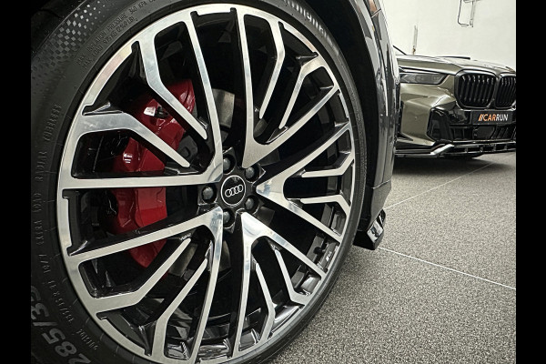 Audi Q8 60e 490pk Competition RS-Stoelen | 4WS Achteras Besturing | OLED | Laser | SQ8 Uitgevoerd | Massage | Ventilatie | Valcona Leder 23'' | Alcantara hemel | Head-Up | Soft-Close | Panodak | 2x Memory | Trekhaak | Keyless-Entry | Luchtvering | Nw.Pr. 155.000,= | Nieuw! 13km 2026 | Fabrieksgarantie | Direct rijden.