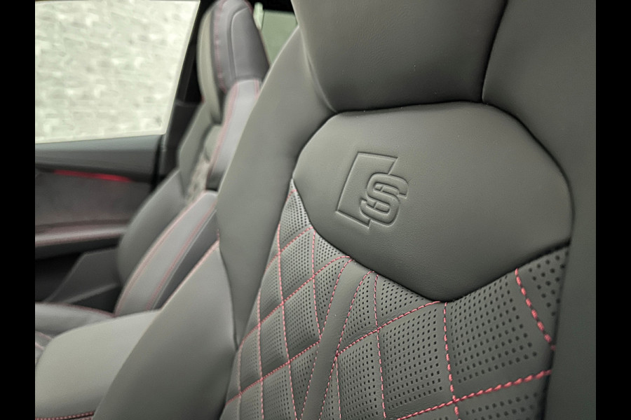 Audi Q8 60e 490pk Competition RS-Stoelen | 4WS Achteras Besturing | OLED | Laser | SQ8 Uitgevoerd | Massage | Ventilatie | Valcona Leder 23'' | Alcantara hemel | Head-Up | Soft-Close | Panodak | 2x Memory | Trekhaak | Keyless-Entry | Luchtvering | Nw.Pr. 155.000,= | Nieuw! 13km 2026 | Fabrieksgarantie | Direct rijden.