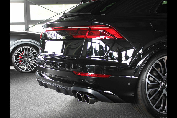 Audi Q8 60e 490pk Competition RS-Stoelen | 4WS Achteras Besturing | OLED | Laser | SQ8 Uitgevoerd | Massage | Ventilatie | Valcona Leder 23'' | Alcantara hemel | Head-Up | Soft-Close | Panodak | 2x Memory | Trekhaak | Keyless-Entry | Luchtvering | Nw.Pr. 155.000,= | Nieuw! 13km 2026 | Fabrieksgarantie | Direct rijden.