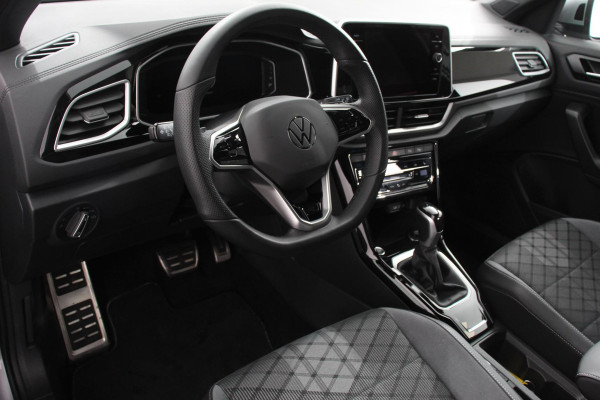 Volkswagen T-Roc 1.5 TSI 150pk DSG R-Line | Navigatie | Apple Carplay/Android Auto | Parkeersensoren | Camera | Blind Spot Assist | Adaptive Cruise Control | Elektrische achterklep | Stoel- en stuurverwarming | Climate Control | Ledverlichting | Virtual Cockpit