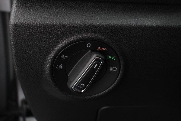 Volkswagen T-Roc 1.5 TSI 150pk DSG R-Line | Navigatie | Apple Carplay/Android Auto | Parkeersensoren | Camera | Blind Spot Assist | Adaptive Cruise Control | Elektrische achterklep | Stoel- en stuurverwarming | Climate Control | Ledverlichting | Virtual Cockpit