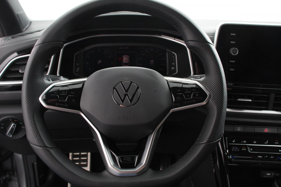 Volkswagen T-Roc 1.5 TSI 150pk DSG R-Line | Navigatie | Apple Carplay/Android Auto | Parkeersensoren | Camera | Blind Spot Assist | Adaptive Cruise Control | Elektrische achterklep | Stoel- en stuurverwarming | Climate Control | Ledverlichting | Virtual Cockpit