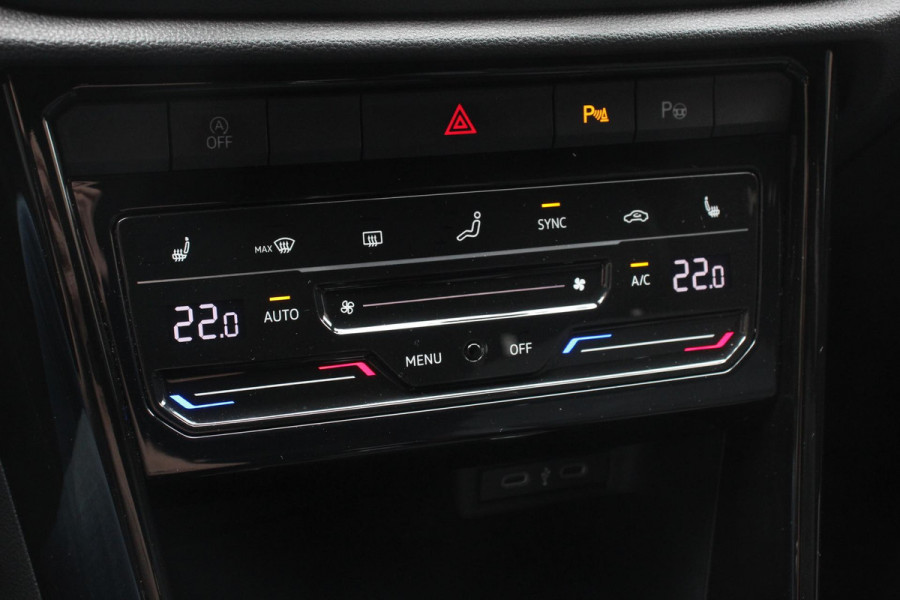 Volkswagen T-Roc 1.5 TSI 150pk DSG R-Line | Navigatie | Apple Carplay/Android Auto | Parkeersensoren | Camera | Blind Spot Assist | Adaptive Cruise Control | Elektrische achterklep | Stoel- en stuurverwarming | Climate Control | Ledverlichting | Virtual Cockpit