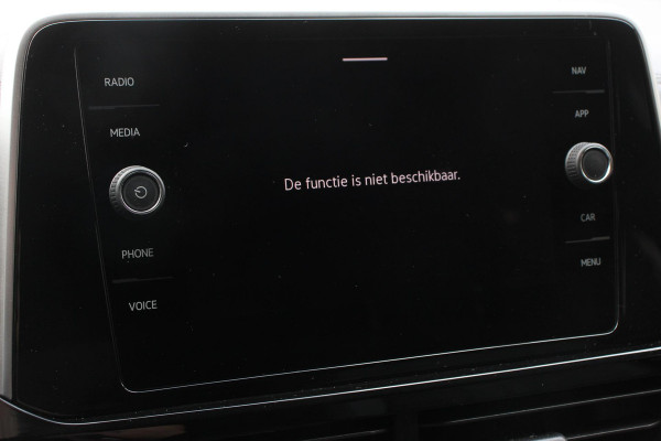 Volkswagen T-Roc 1.5 TSI 150pk DSG R-Line | Navigatie | Apple Carplay/Android Auto | Parkeersensoren | Camera | Blind Spot Assist | Adaptive Cruise Control | Elektrische achterklep | Stoel- en stuurverwarming | Climate Control | Ledverlichting | Virtual Cockpit