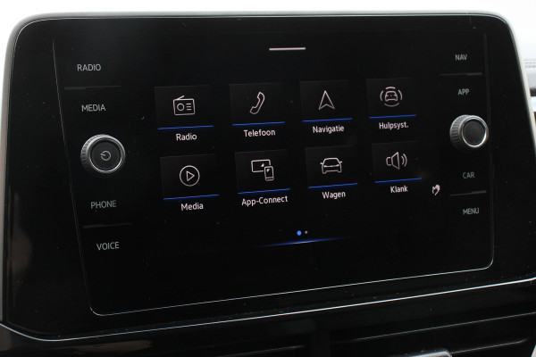 Volkswagen T-Roc 1.5 TSI 150pk DSG R-Line | Navigatie | Apple Carplay/Android Auto | Parkeersensoren | Camera | Blind Spot Assist | Adaptive Cruise Control | Elektrische achterklep | Stoel- en stuurverwarming | Climate Control | Ledverlichting | Virtual Cockpit