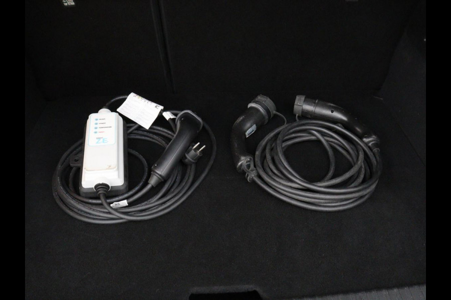 Renault Captur 1.6 E-Tech Plug-in Hybrid 160 Intens | Panoramadak | Cruise Control | Trekhaak | Camera | LED | Navigatie