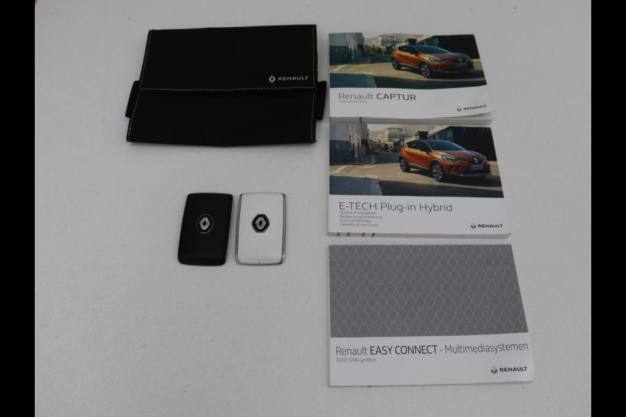 Renault Captur 1.6 E-Tech Plug-in Hybrid 160 Intens | Panoramadak | Cruise Control | Trekhaak | Camera | LED | Navigatie