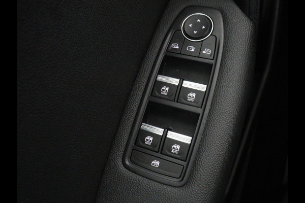 Renault Captur 1.6 E-Tech Plug-in Hybrid 160 Intens | Panoramadak | Cruise Control | Trekhaak | Camera | LED | Navigatie