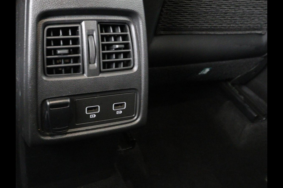 Renault Captur 1.6 E-Tech Plug-in Hybrid 160 Intens | Panoramadak | Cruise Control | Trekhaak | Camera | LED | Navigatie