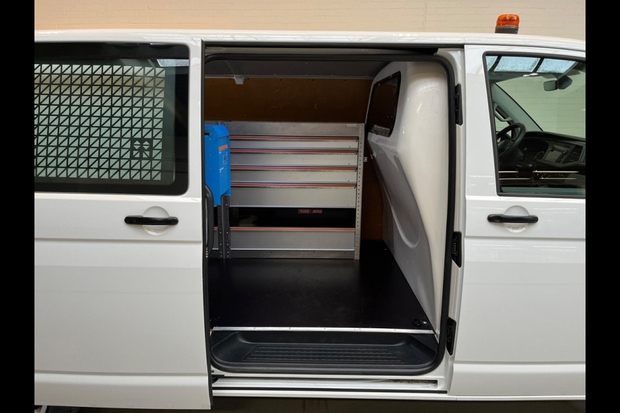 Volkswagen Transporter 4MOTION 4x4 AUTOMAAT Servicewagen 2.0 TDI 150PK euro6 L2H1, Inrichting, V230, Trekhaak, RIJKLAARPRIJS!