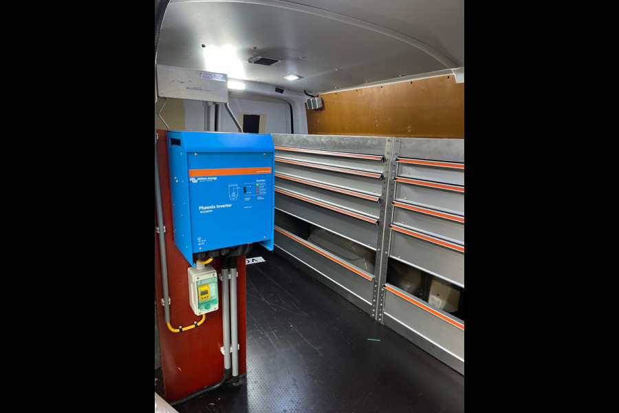 Volkswagen Transporter 4MOTION 4x4 AUTOMAAT Servicewagen 2.0 TDI 150PK euro6 L2H1, Inrichting, V230, Trekhaak, RIJKLAARPRIJS!