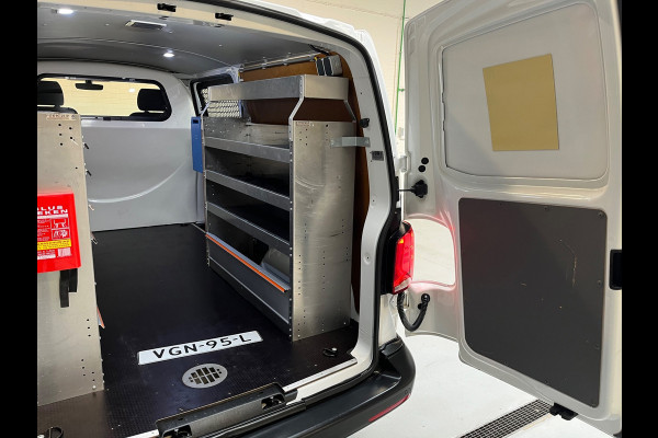 Volkswagen Transporter 4MOTION 4x4 AUTOMAAT Servicewagen 2.0 TDI 150PK euro6 L2H1, Inrichting, V230, Trekhaak, RIJKLAARPRIJS!