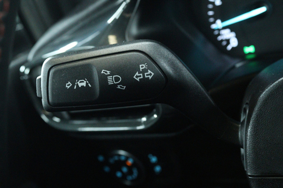 Ford Fiesta 1.0 EcoBoost ST-Line (TREKHAAK, STOEL/STUUR VERWARMING, CAMERA, LANE-ASSIST, CRUISE CONTROL)