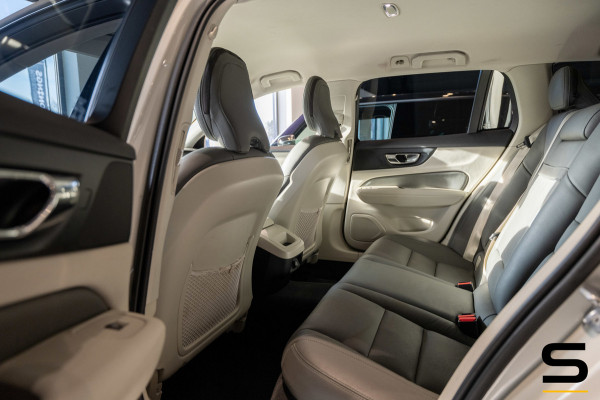 Volvo V60 2.0 T5 Momentum|NAP|Rdesign|Leder|Cam|Stoelverwarm