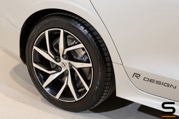 Volvo V60 2.0 T5 Momentum|NAP|Rdesign|Leder|Cam|Stoelverwarm