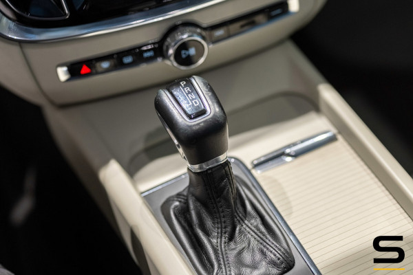 Volvo V60 2.0 T5 Momentum|NAP|Rdesign|Leder|Cam|Stoelverwarm