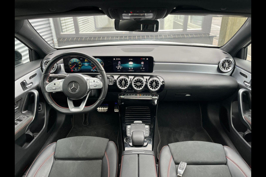 Mercedes-Benz A-Klasse 180 Business Solution AMG panorama dak night sfeer licht vol vol