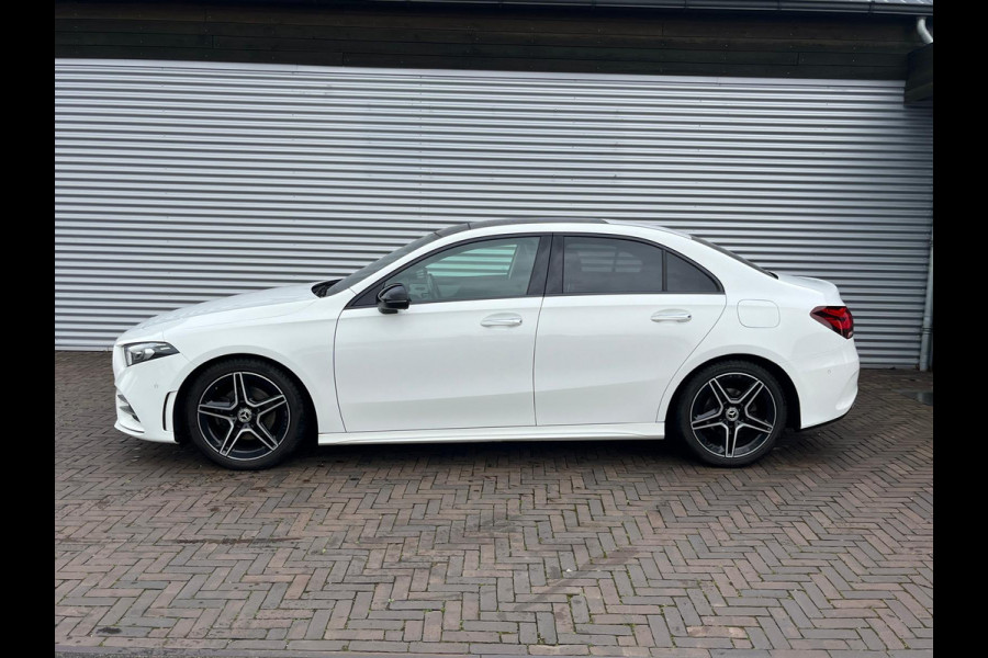 Mercedes-Benz A-Klasse 180 Business Solution AMG panorama dak night sfeer licht vol vol
