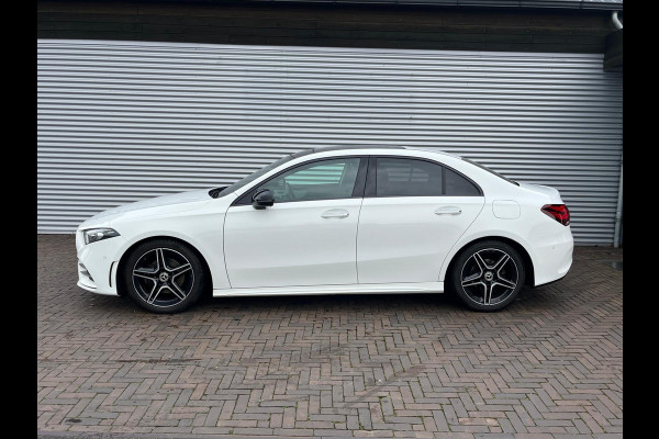 Mercedes-Benz A-Klasse 180 Business Solution AMG panorama dak night sfeer licht vol vol