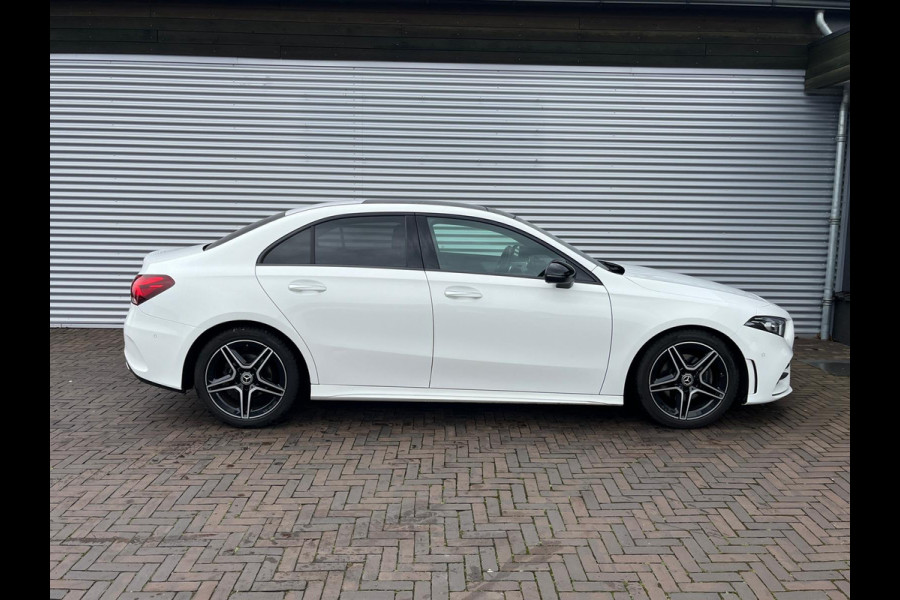 Mercedes-Benz A-Klasse 180 Business Solution AMG panorama dak night sfeer licht vol vol