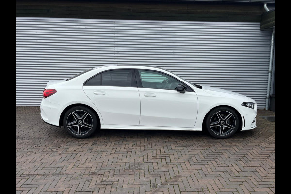 Mercedes-Benz A-Klasse 180 Business Solution AMG panorama dak night sfeer licht vol vol