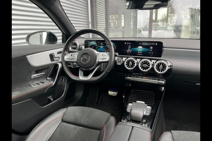 Mercedes-Benz A-Klasse 180 Business Solution AMG panorama dak night sfeer licht vol vol