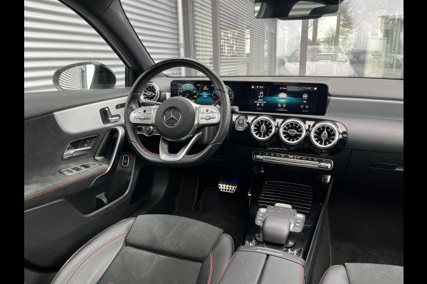 Mercedes-Benz A-Klasse 180 Business Solution AMG panorama dak night sfeer licht vol vol