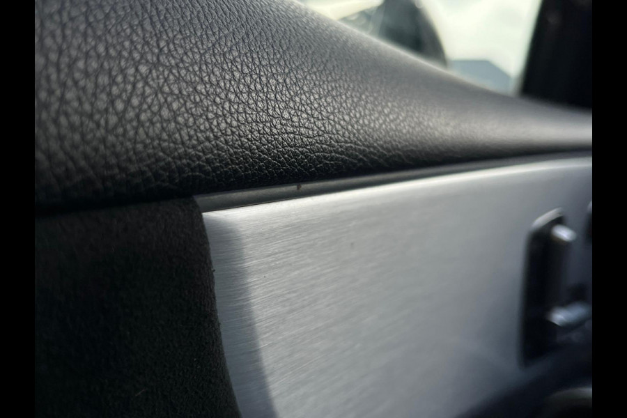 Mercedes-Benz A-Klasse 180 Business Solution AMG panorama dak night sfeer licht vol vol