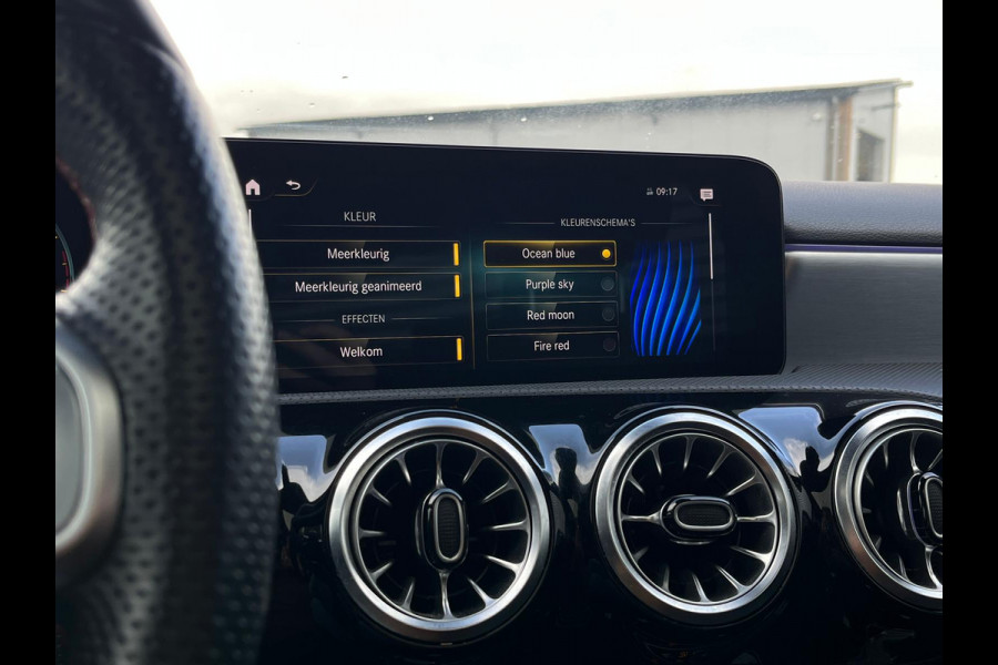 Mercedes-Benz A-Klasse 180 Business Solution AMG panorama dak night sfeer licht vol vol