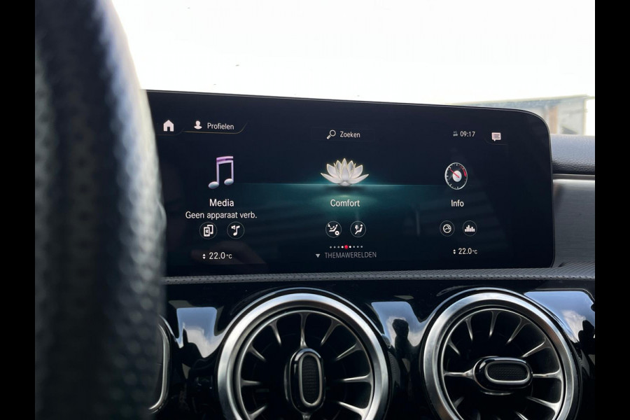 Mercedes-Benz A-Klasse 180 Business Solution AMG panorama dak night sfeer licht vol vol