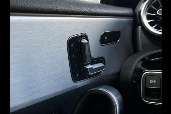 Mercedes-Benz A-Klasse 180 Business Solution AMG panorama dak night sfeer licht vol vol