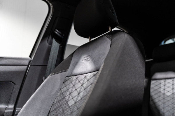 Volkswagen Taigo 1.0 TSI R-Line DSG IQ PANO LED