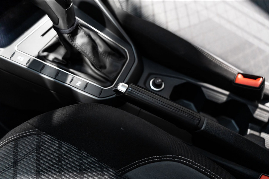 Volkswagen Taigo 1.0 TSI R-Line DSG IQ PANO LED