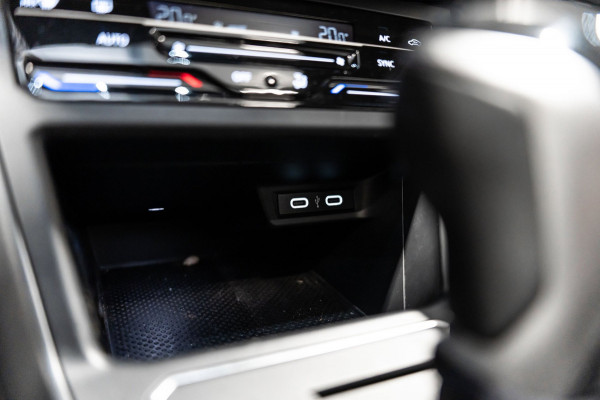 Volkswagen Taigo 1.0 TSI R-Line DSG IQ PANO LED