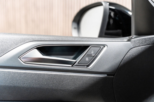 Volkswagen Taigo 1.0 TSI R-Line DSG IQ PANO LED