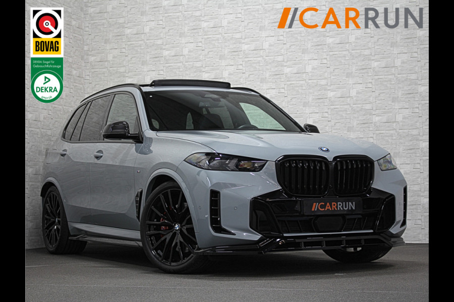 BMW X5 50e M-Sport Pro | M-Performance Stoelen | Achterasbesturing | Carbon | ACC | Panorama | 360 Camera | Soft-Close | Head-Up | M-Gordels | Trekhaak | Harman-Kardon | 22 inch | Individual Leder | Stoelventilatie | Stoelverwarming V+A | Keyless-Entry | Memory | Stuurverwarming | Iconic-Glow | Rij-Assist Pro | Beker Koeling & Verwarming | Zonwering |