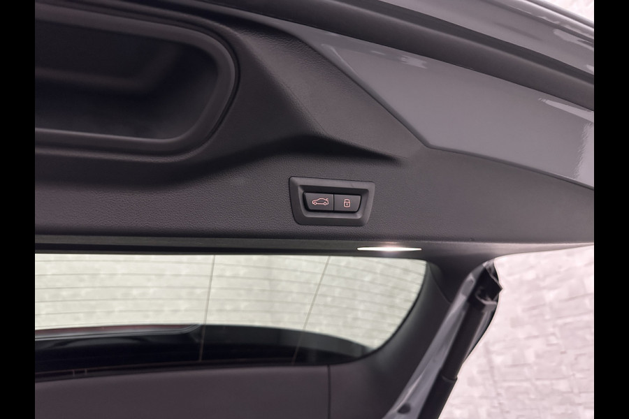 BMW X5 50e M-Sport Pro | M-Performance Stoelen | Achterasbesturing | Carbon | ACC | Panorama | 360 Camera | Soft-Close | Head-Up | M-Gordels | Trekhaak | Harman-Kardon | 22 inch | Individual Leder | Stoelventilatie | Stoelverwarming V+A | Keyless-Entry | Memory | Stuurverwarming | Iconic-Glow | Rij-Assist Pro | Beker Koeling & Verwarming | Zonwering |