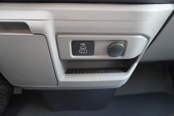 Ford E-Transit Cust. 320L L2H1 Limited 65 kWh Automaat met POWERPACK Nr. V019 | Airco | Cruise | Apple CP- Android auto | Trekhaak