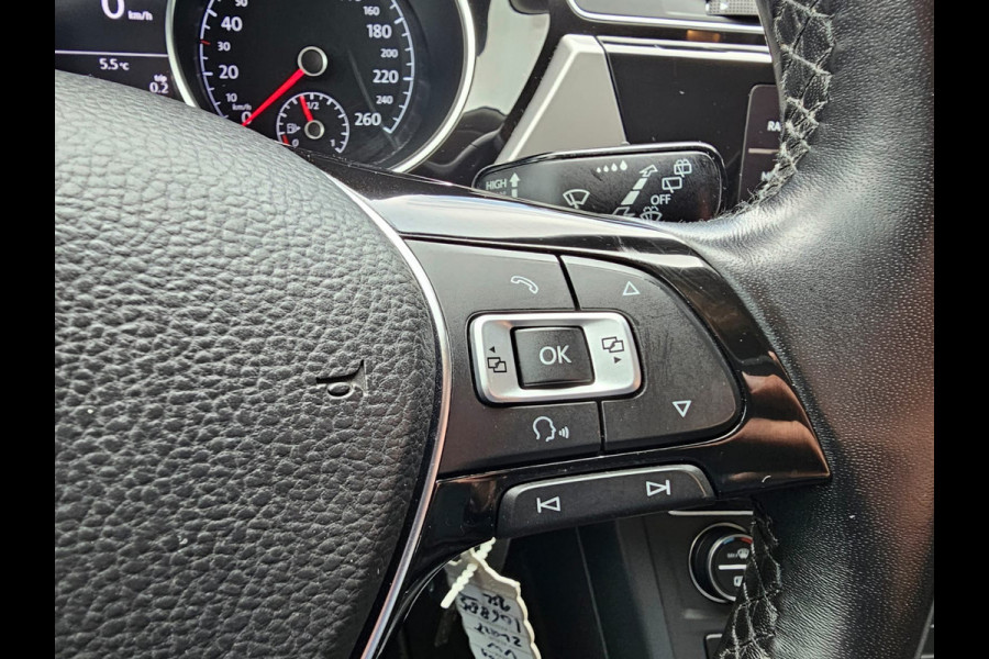 Volkswagen Touran 1.2 TSI Comfortline 7-persoons | Climatronic | Trekhaak | LMV | Cruise | App-connect |