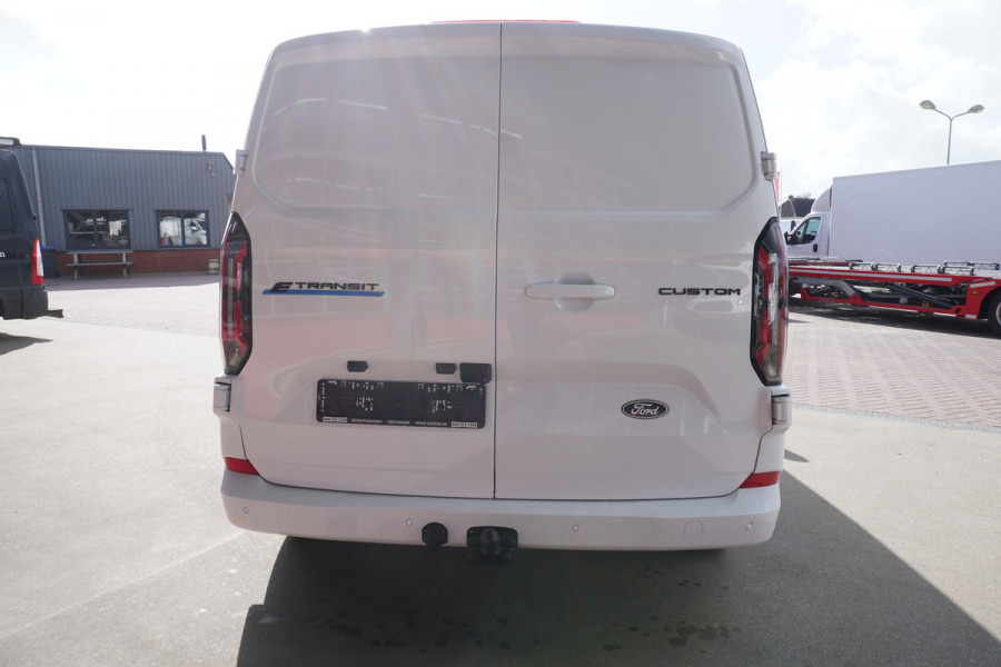 Ford E-Transit Cust. 320L L2H1 Limited 65 kWh Automaat met POWERPACK Nr. V044 | Airco | Cruise | Apple CP- Android auto | Trekhaak